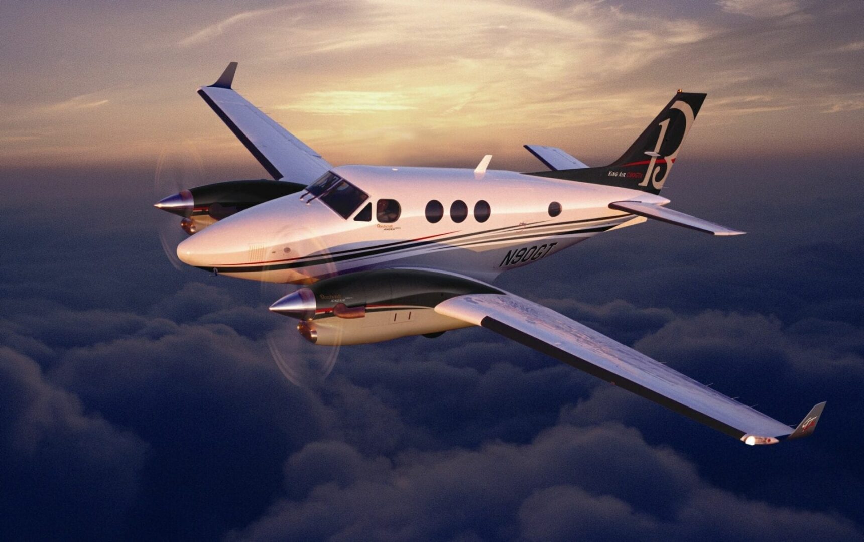 For the Beechcraft King Air turboprop training course, we offer a 3-day initial training course that consists of around 22 hours of total training. We also have a 2-day recurrent course consisting of about 16 hours depending on individual requirements.